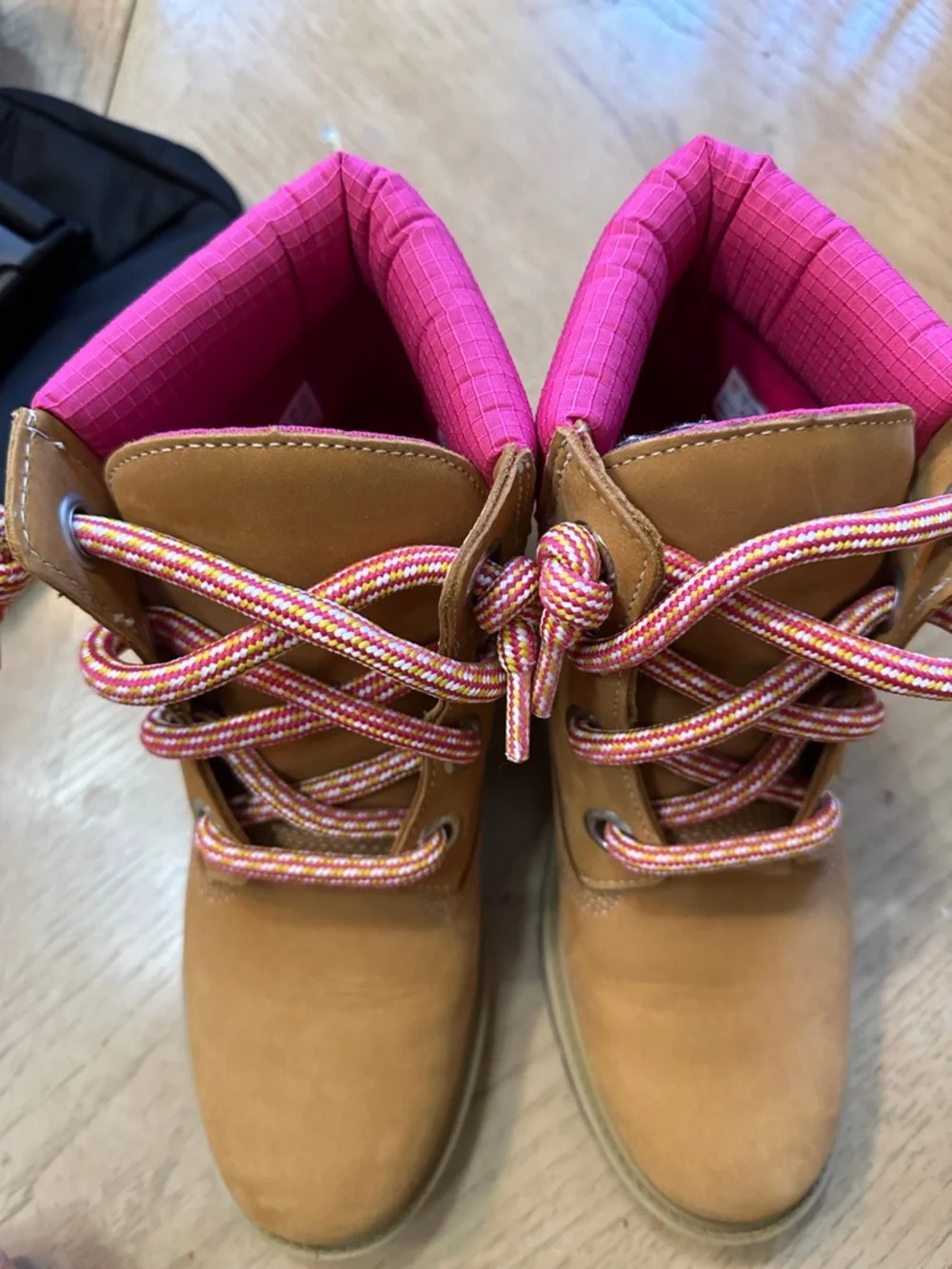 Timberland Wheat Nubuck Boot with Pink Collar and Multicolor Laces - Picture 3 of 5